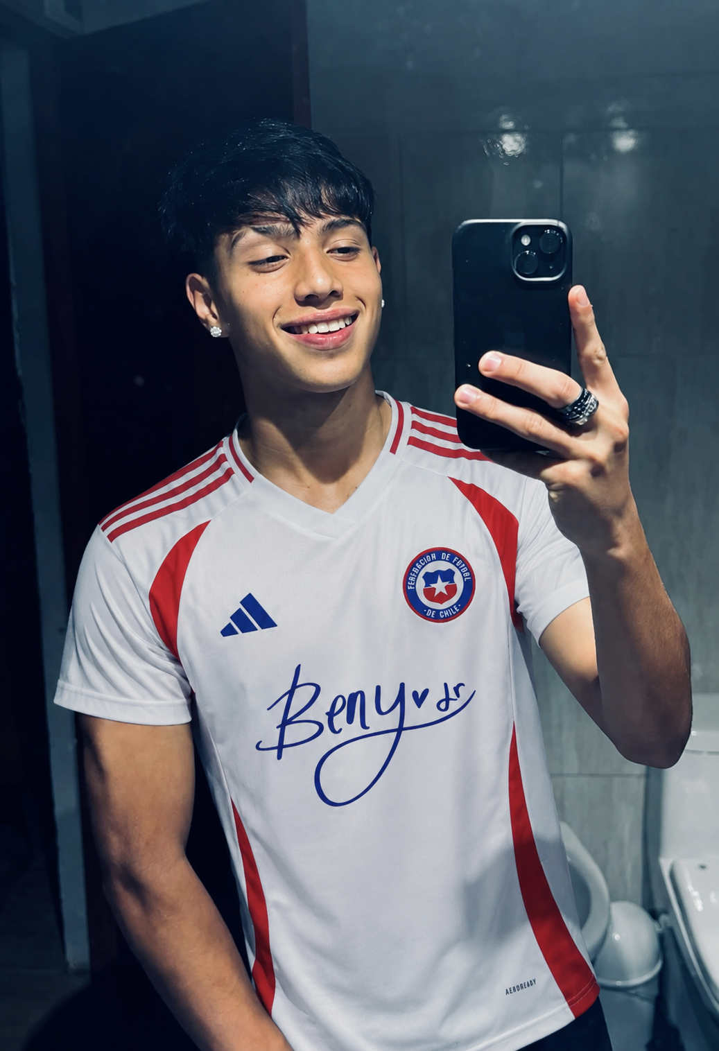 Foto de Carlos Cabrera con su camiseta