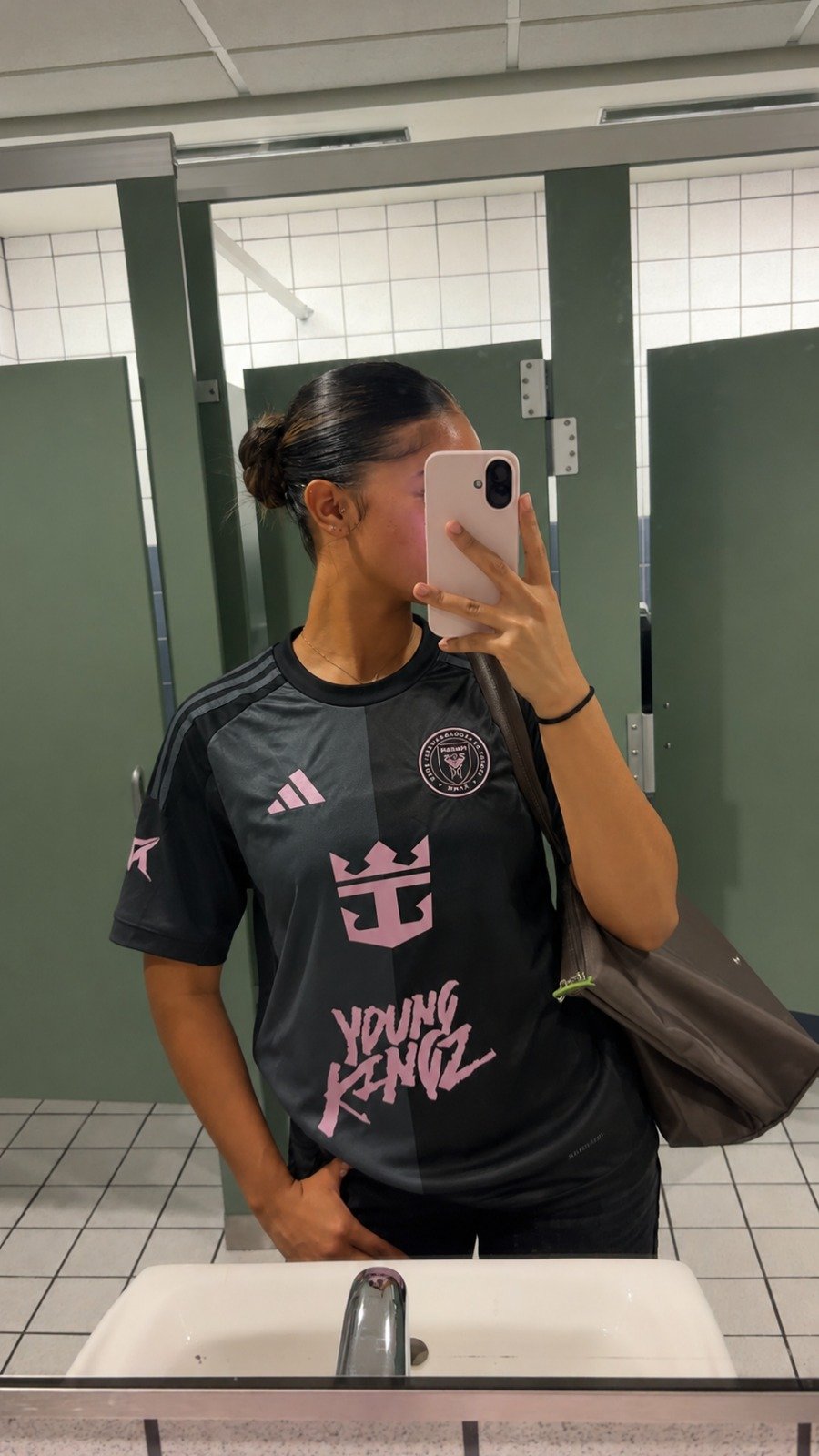 Foto de Víctor Díaz con su camiseta